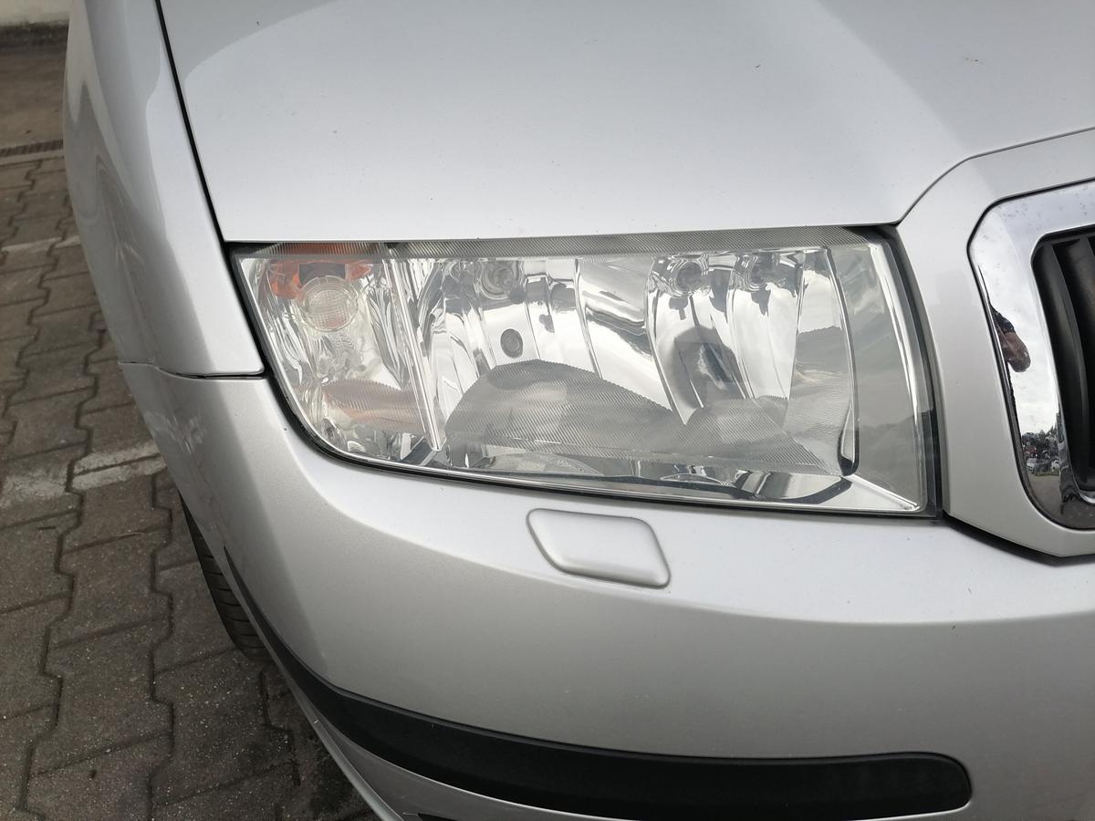 Skoda Fabia 6Y original Scheinwerfer vorn rechts Halogen Chromhintergrund Bj.2006